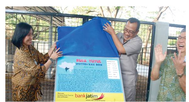 Bank Jatim Renovasi Dua Kandang Rusa Tutul KBS